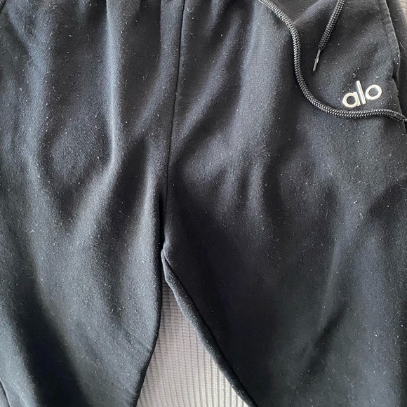 ALO Yoga Black Joggers - Picture 5 of 11